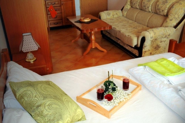 Hotel Apartments De Lara (Bar)